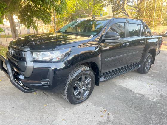 TOYOTA HILUX 2.8 D-4D TURBO DIESEL CD SR 4X4 AUTOMÁTICO